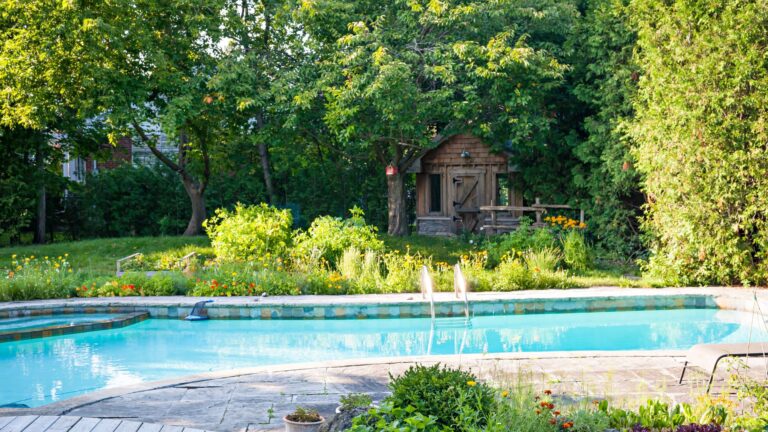 Urlaubsfeeling im Garten – Pools als Mittelpunkt der Freizeitgestaltung